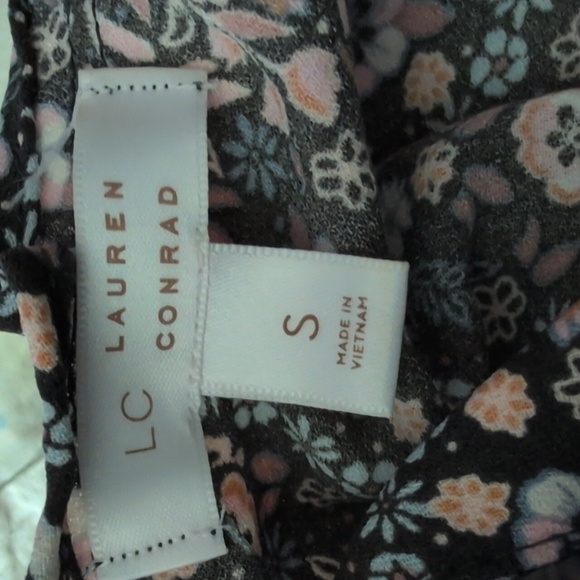 LC Lauren Conrad Women's Pleated Scoop Neck Bow Tie Open Back Floral Top‎ - Picture 2 of 7